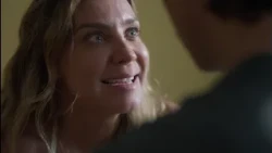 A tear-jerking moment in "Coração de Mãe": Linda promises to get Guga out of prison