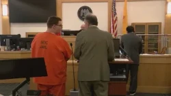 Albuquerque man accused of assaulting tow truck driver to stay behind bars during trial