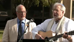 BNEWS Feature: Rabbi Susan Abramson Holds Yom Kippur Program Outside ICE Facility