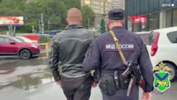 Police detain men involved in a fight in downtown Vladivostok