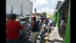 Guatemaltecos llegaron a centro acopio en Centro Comercial Gran Vía Roosevelt